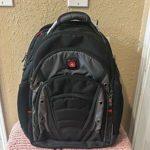 Wenger Synergy laptop backpack, black/gray, NWT